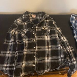 Black plaid long sleeve shirt size small